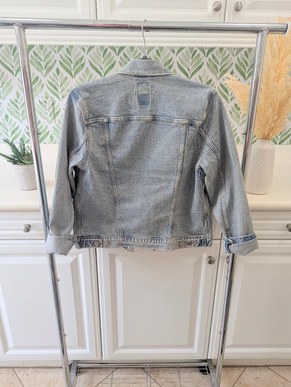 GAP Light Wash Denim Jacket Medium Tall – Soft Wash Classic Fit - Picture 4 of 9